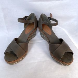 Tommy Hilfiger Platform Espadrille size 8, Dusty Olive